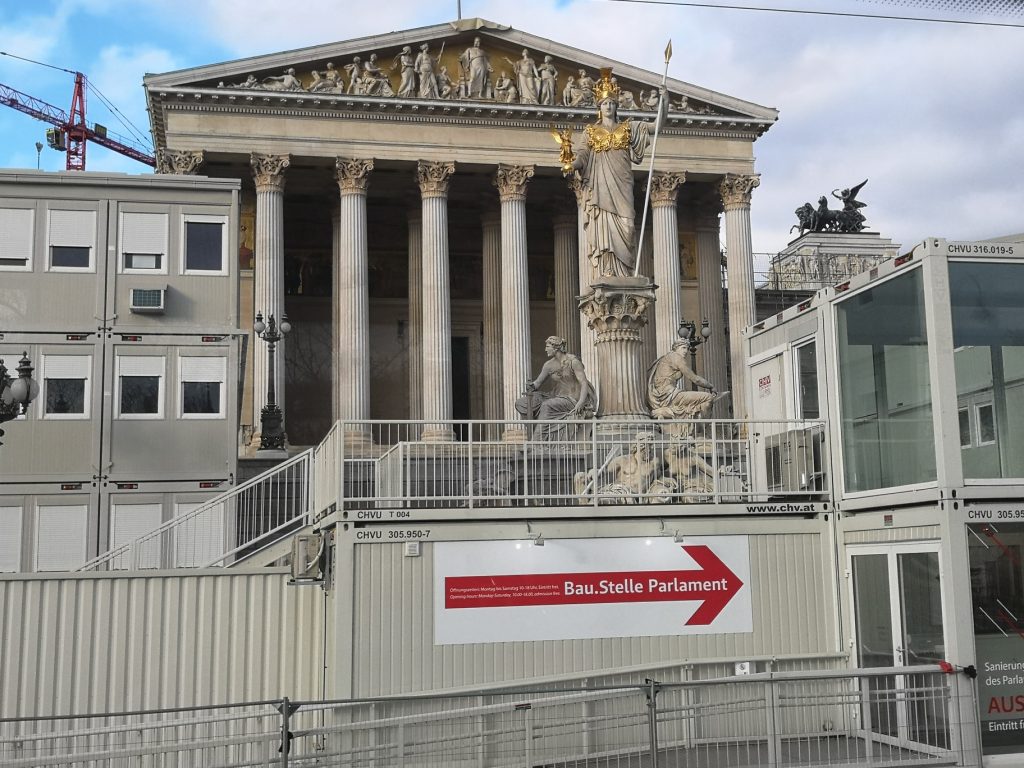 Vienna Parlamento MammaInViaggio