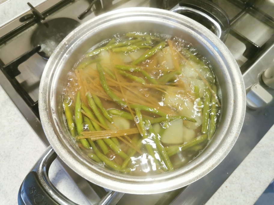 Cottura-Pasta-al-Pesto-con-fagilini-e-patate-senza-glutine