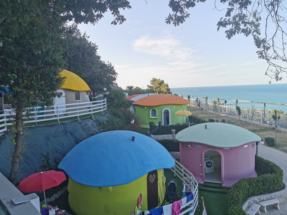 Centro Vacanze riva verde casette fungo