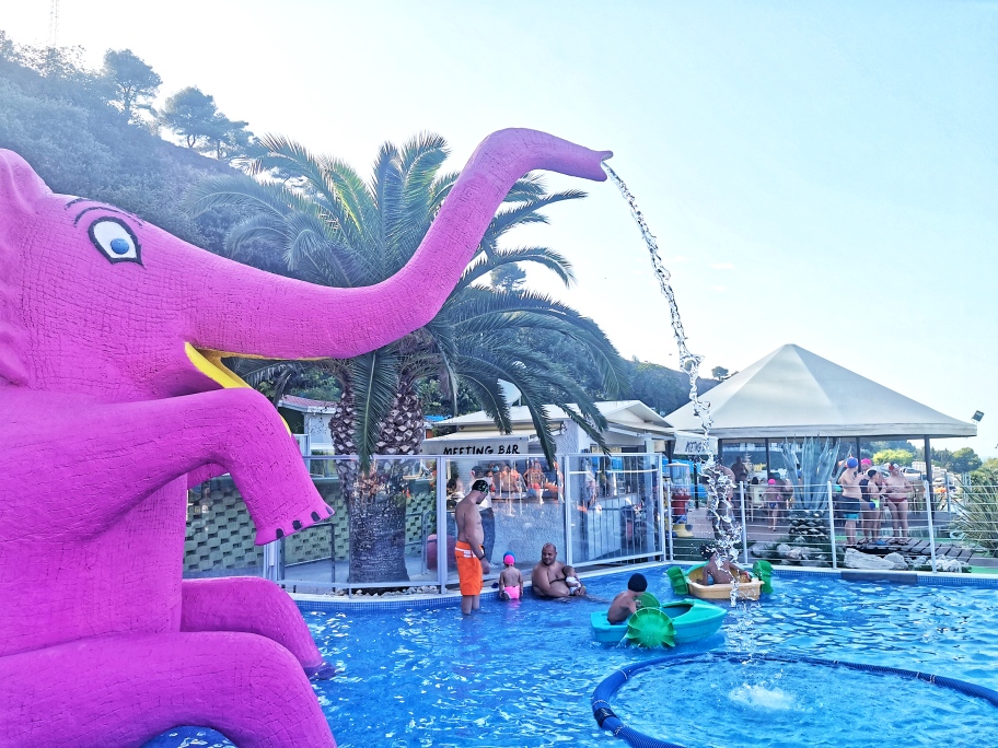Centro Vacanze riva verde piscina