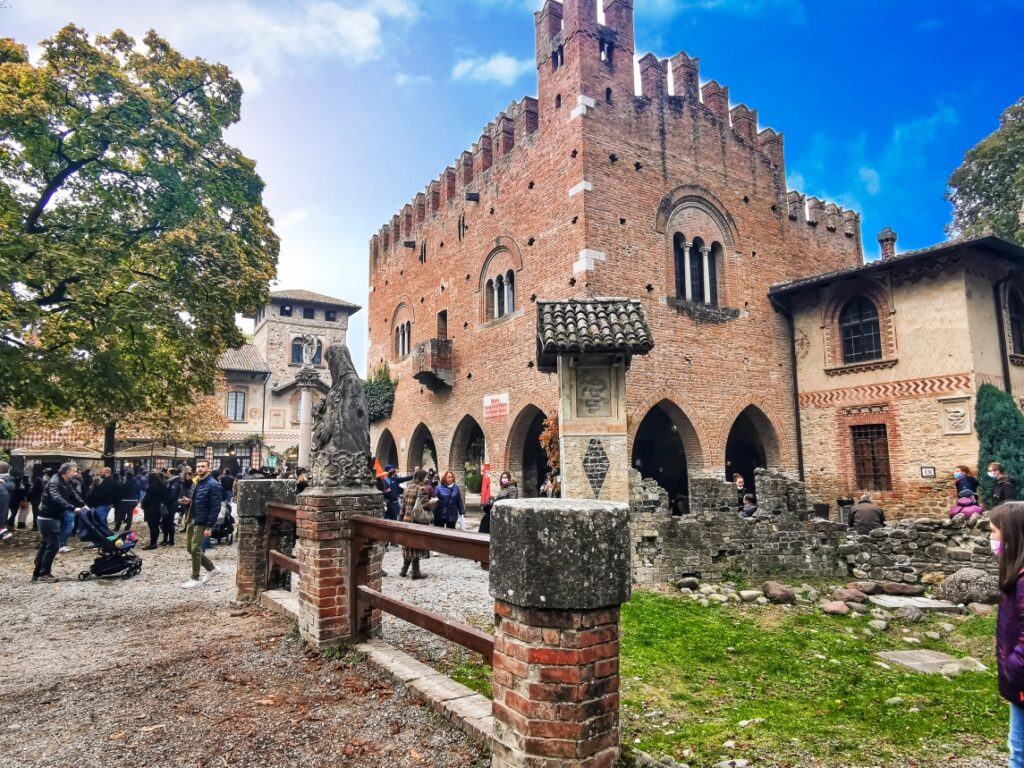 Grazzano Visconti borgo medievale