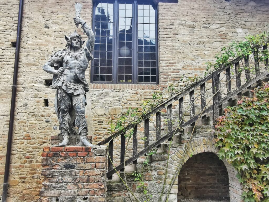 Grazzano Visconti statua