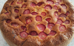 Torta farina di cocco e fragole