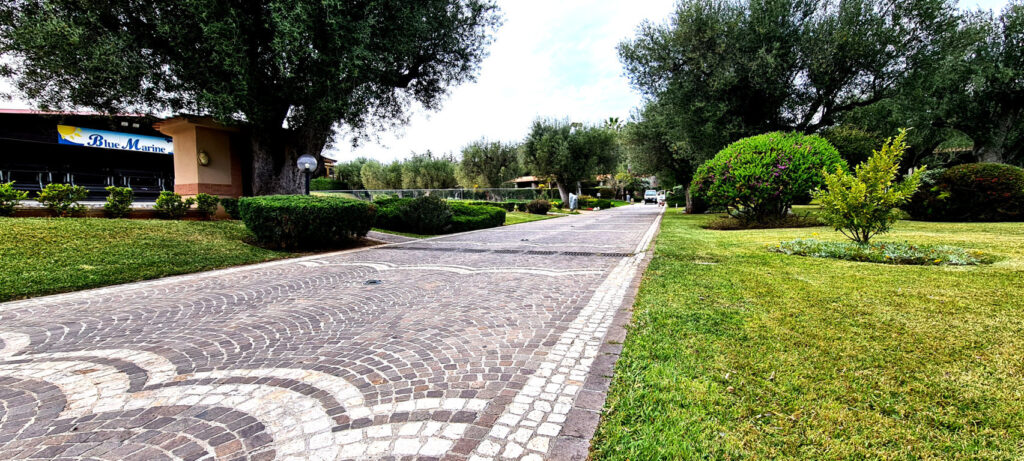 Villaggio BLu Marine Viale Centrale