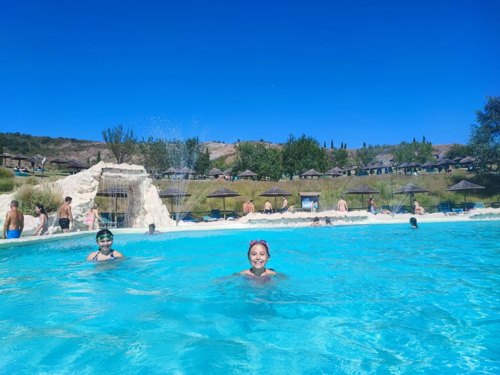 Villaggio della salute piu piscina onde