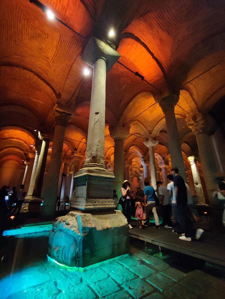 cisterna basilica medusa (2)
