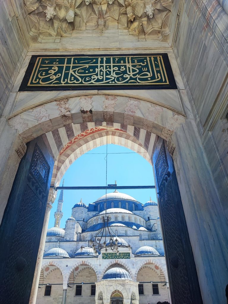 istanbul con bambini moschea blu