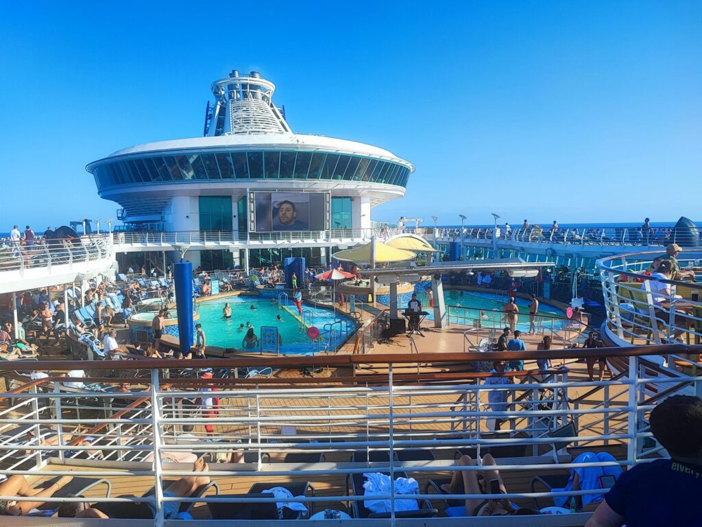 explorer of the seas piscine