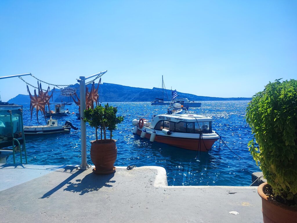 Taxi boat Amoudy Bay