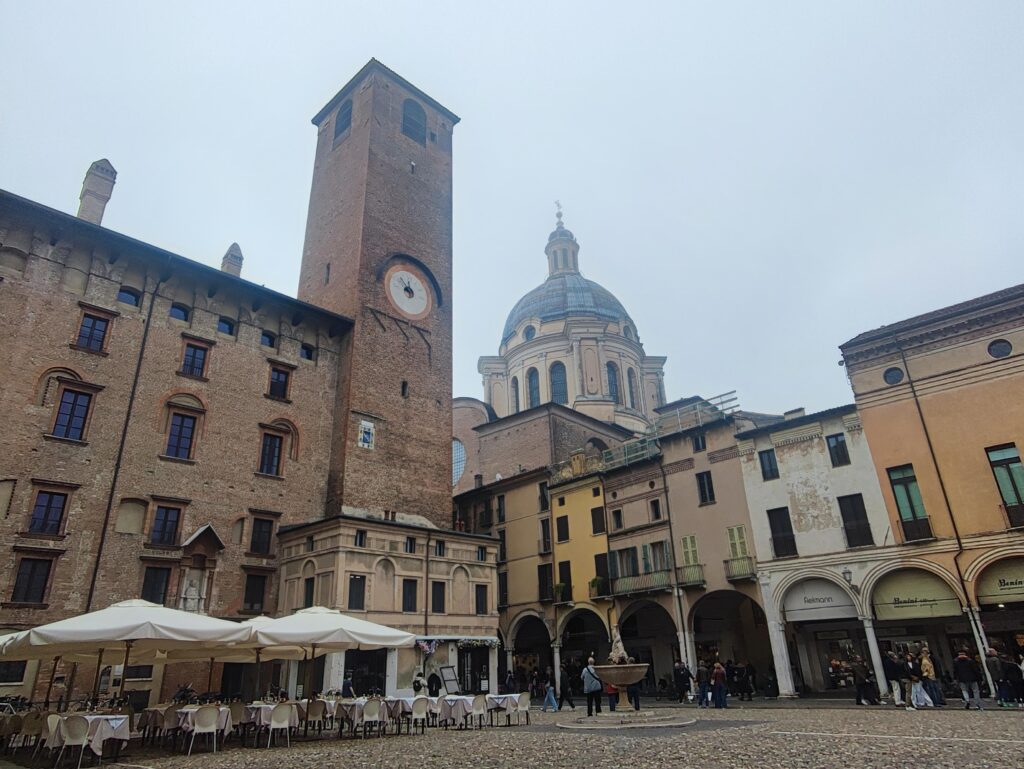 Piazza Sordello