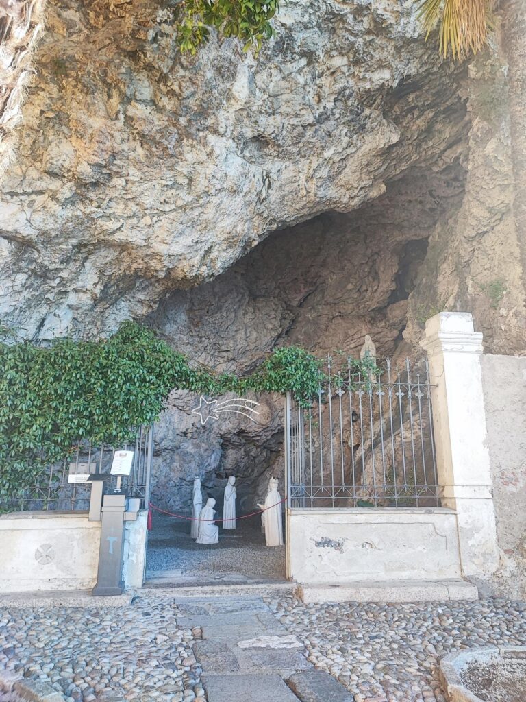 Eremo santa caterina cortile