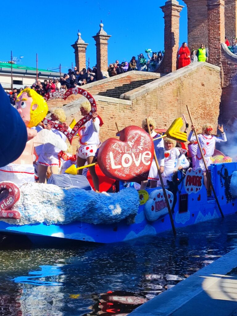 Carnevale di comacchio sfilata