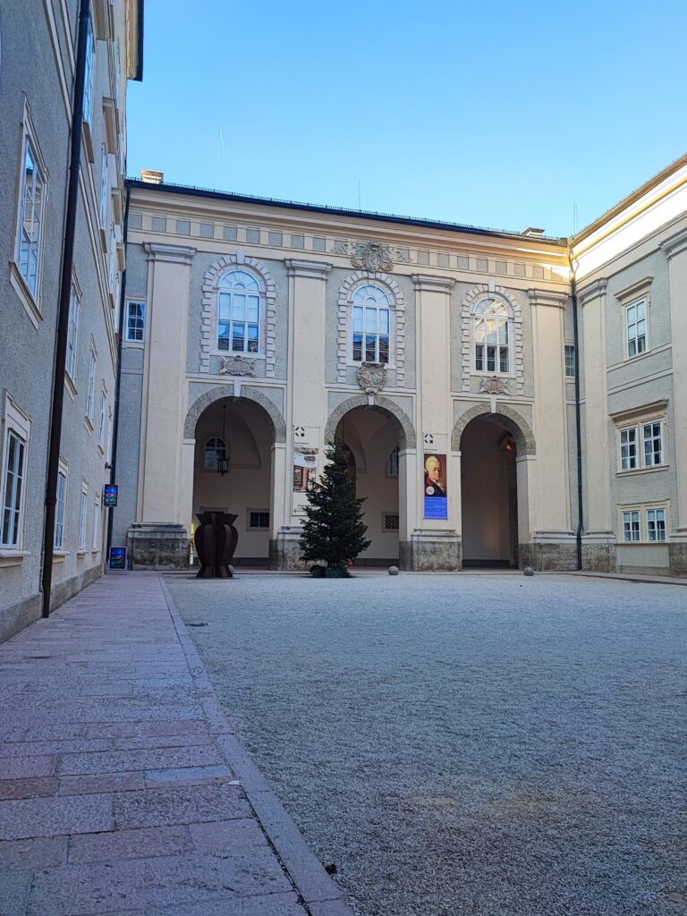 Domequartier cortile interno ingresso