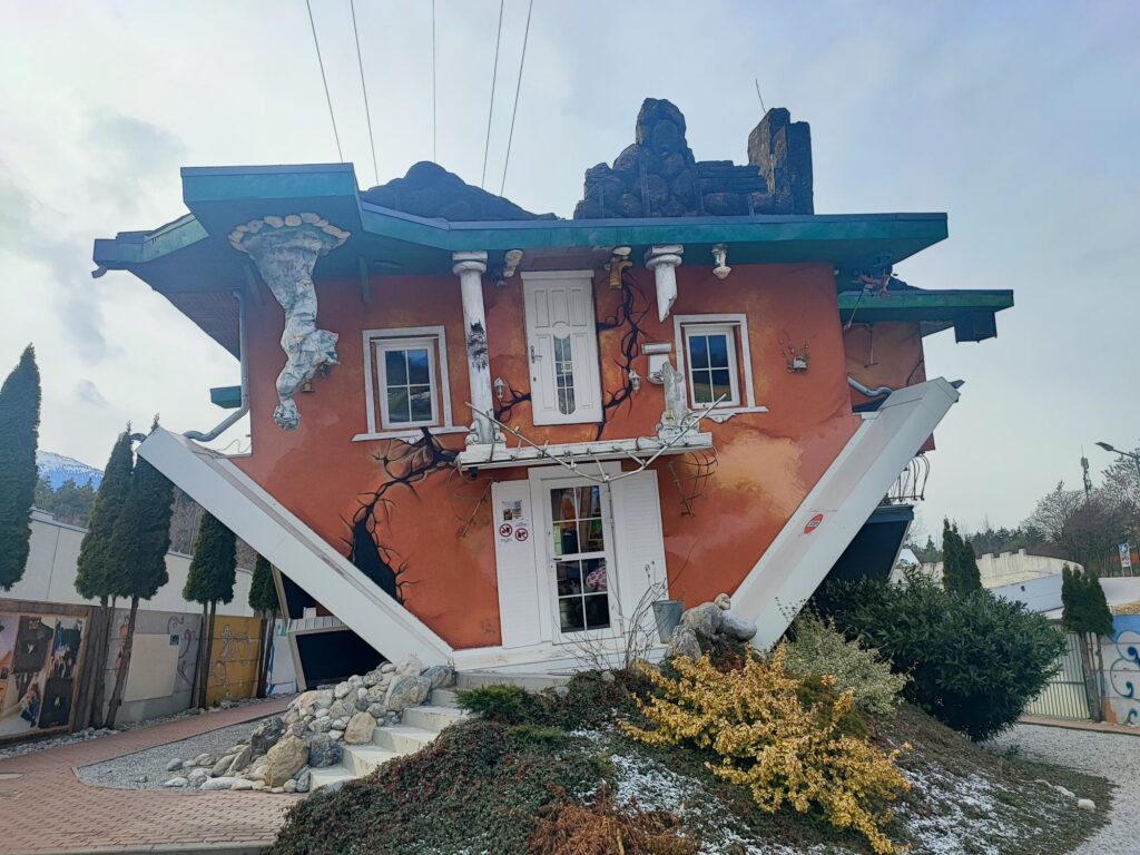 Tirolland casa al contrario