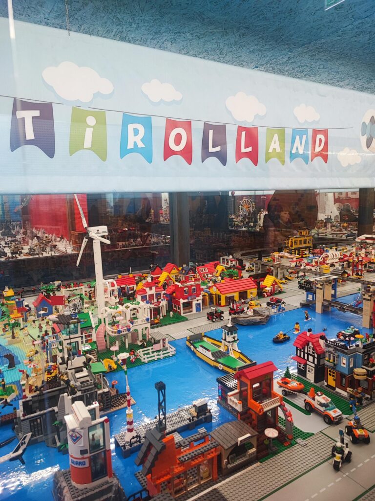Tirolland mostra lego