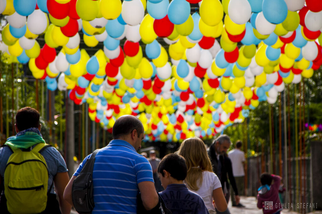 tucogiò via dei palloncini
