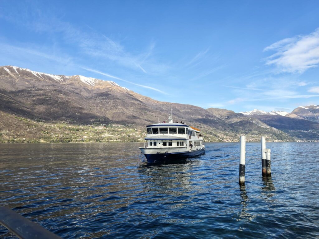 Battello lago di como