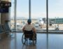 In aereo con sedia a rotelle